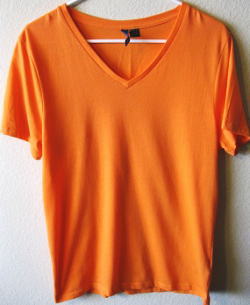 R5 Orange Vネック・シャツ